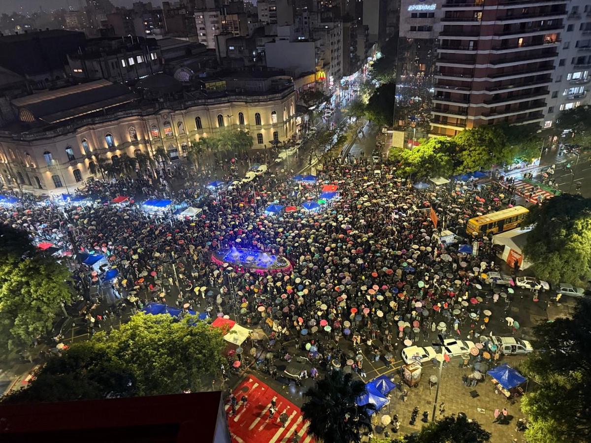 Una multitud estuvo en la marcha Ni Una Menos en Córdoba. Foto: Daniel Cáceres.