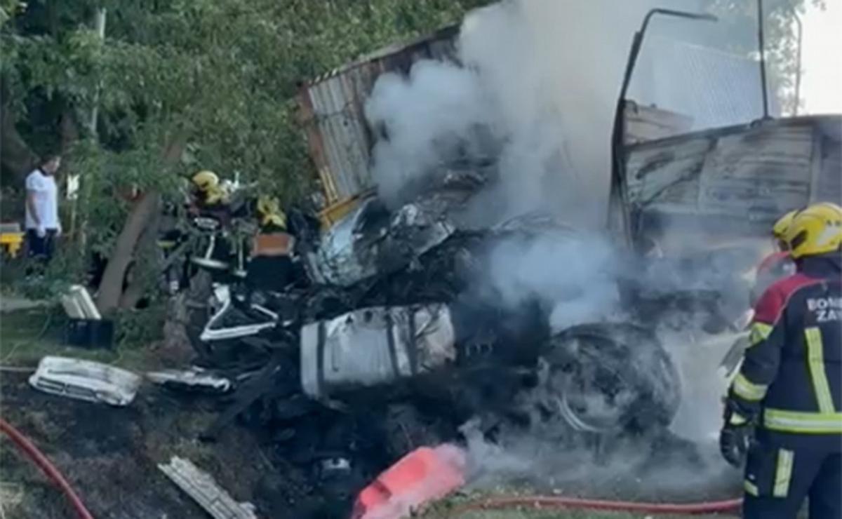 Choque frontal entre camiones e incendio en ruta 33, a la altura de Zavalla.