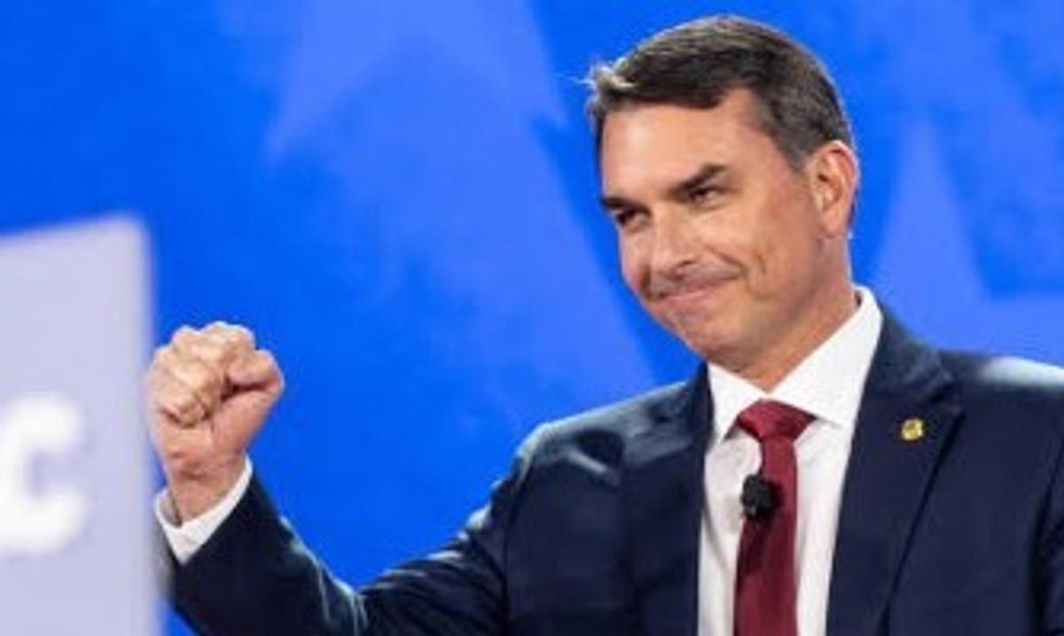 Flávio Bolsonaro, tras los pasos de su padre.