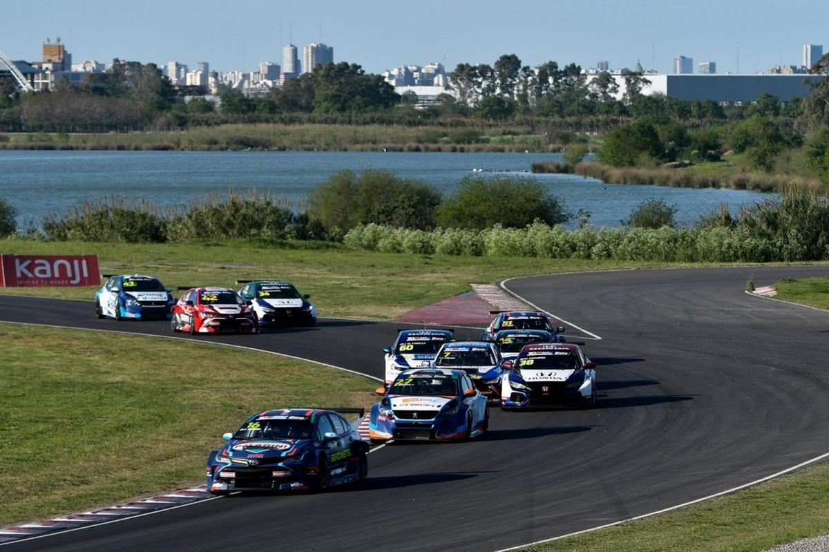FOTO: Se mueve el TCR en la C1, con Osman, Rosso, Reis, Regadas y Cravero, adelante