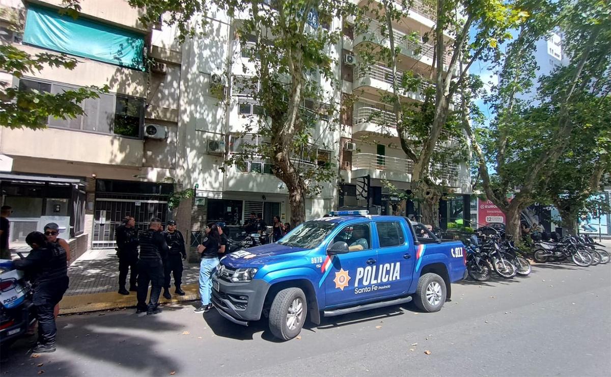 FOTO: Hombre cae del 6to piso en el centro de Rosario: confuso episodio; habla comisario. 