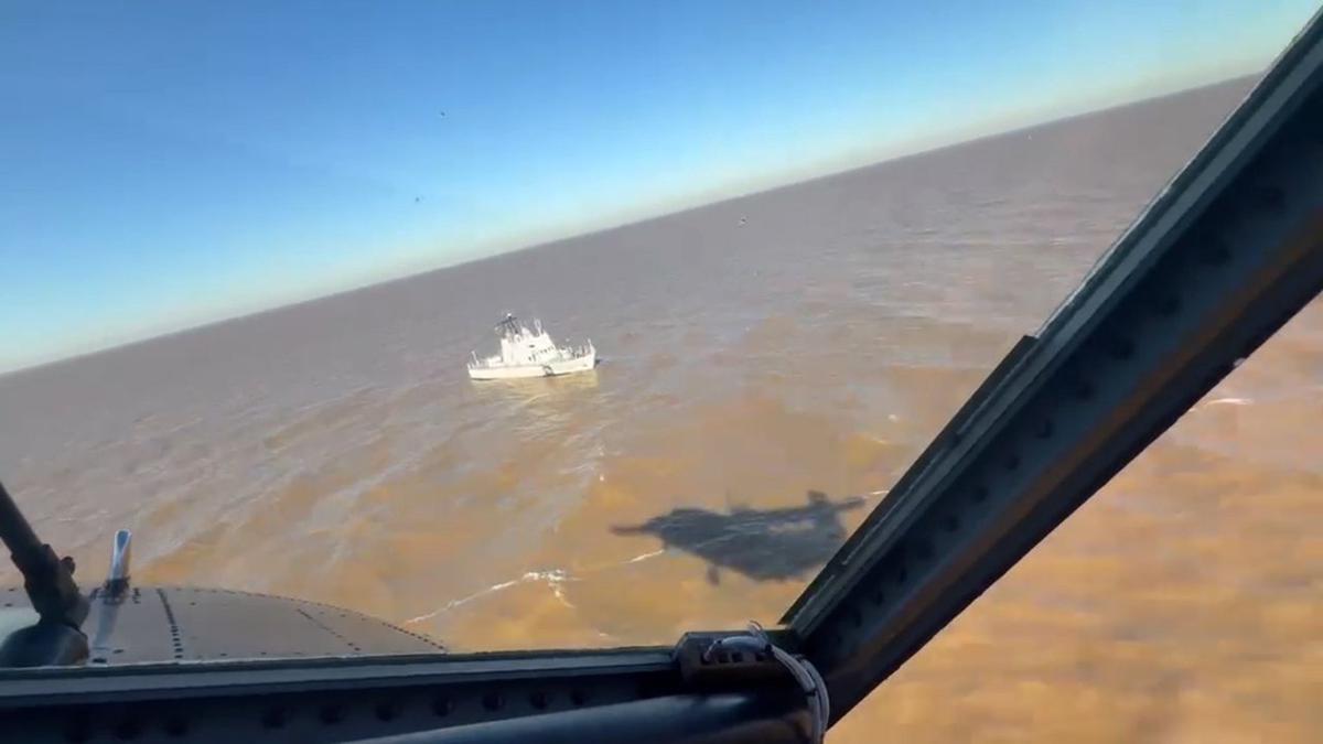 Búsqueda intensiva de cinco pescadores desaparecidos en el Río de la Plata