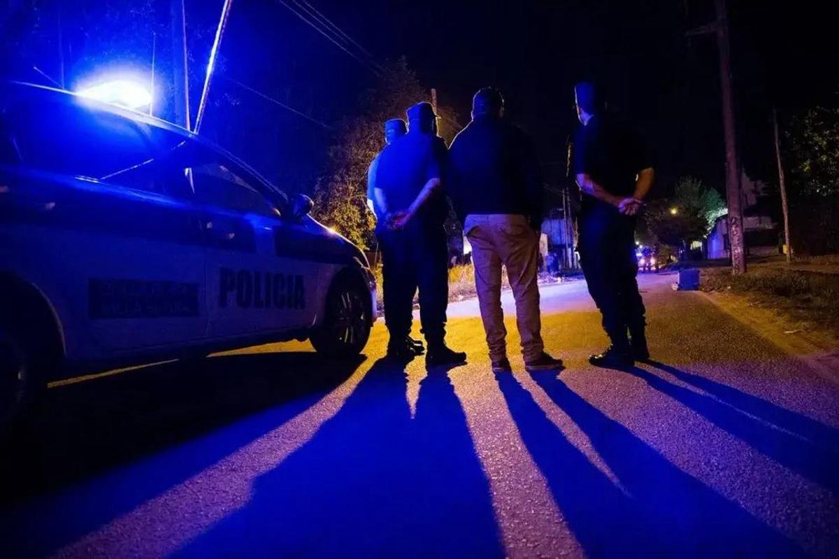 Asesinato en Los Hornos: un joven de 26 años fue abatido de un disparo en el pecho