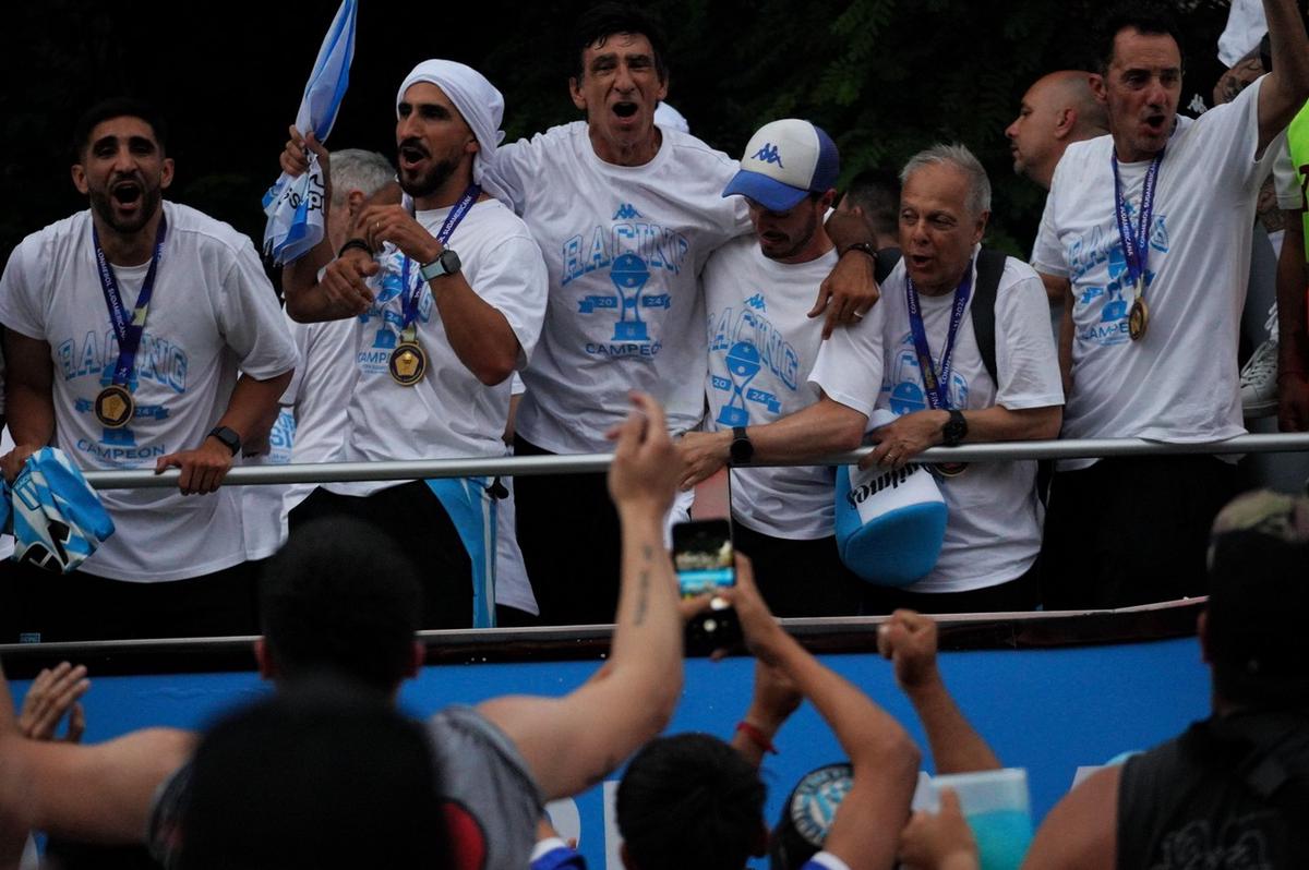 FOTO: Racing copó el Obelisco tras el triunfo en la Sudamericana. 