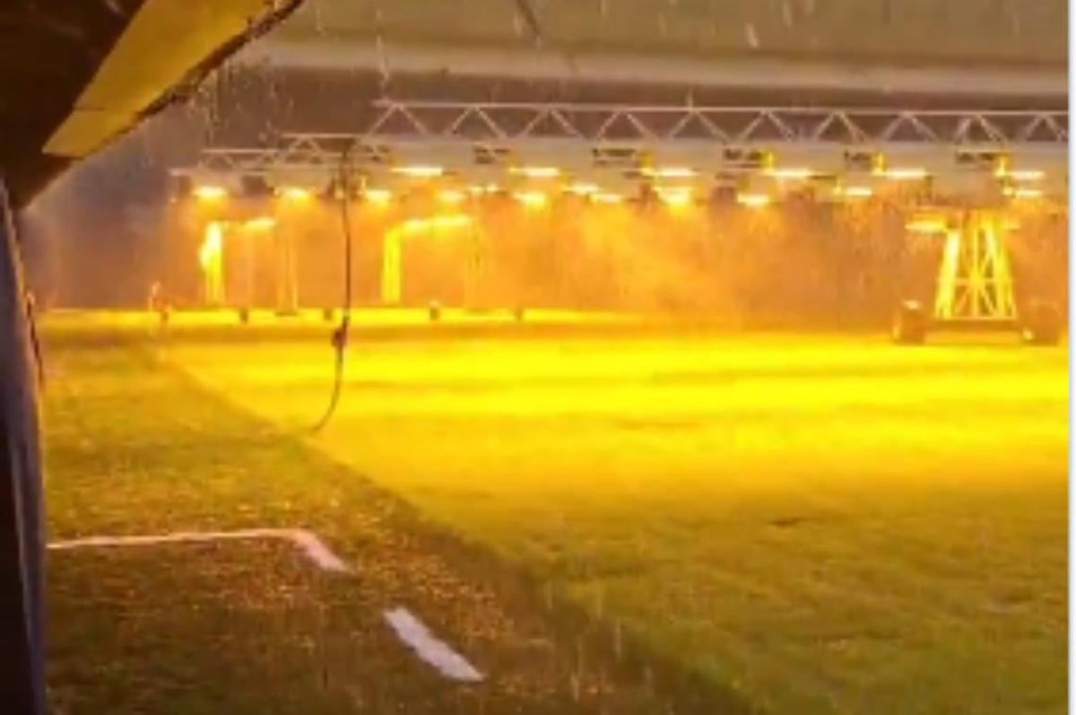 Boca instaló lámparas térmicas en La Bombonera por el mal tiempo.