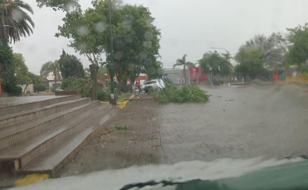 FOTO: La cola de un tornado azotó Ordóñez (Gentileza: Voces de la Isla).