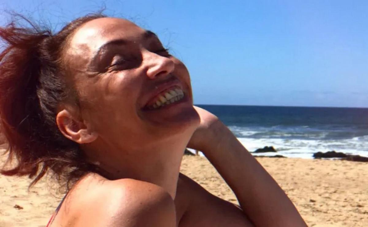 Revelan fotos inéditas de Ernestina Pais en la playa antes de su muerte.