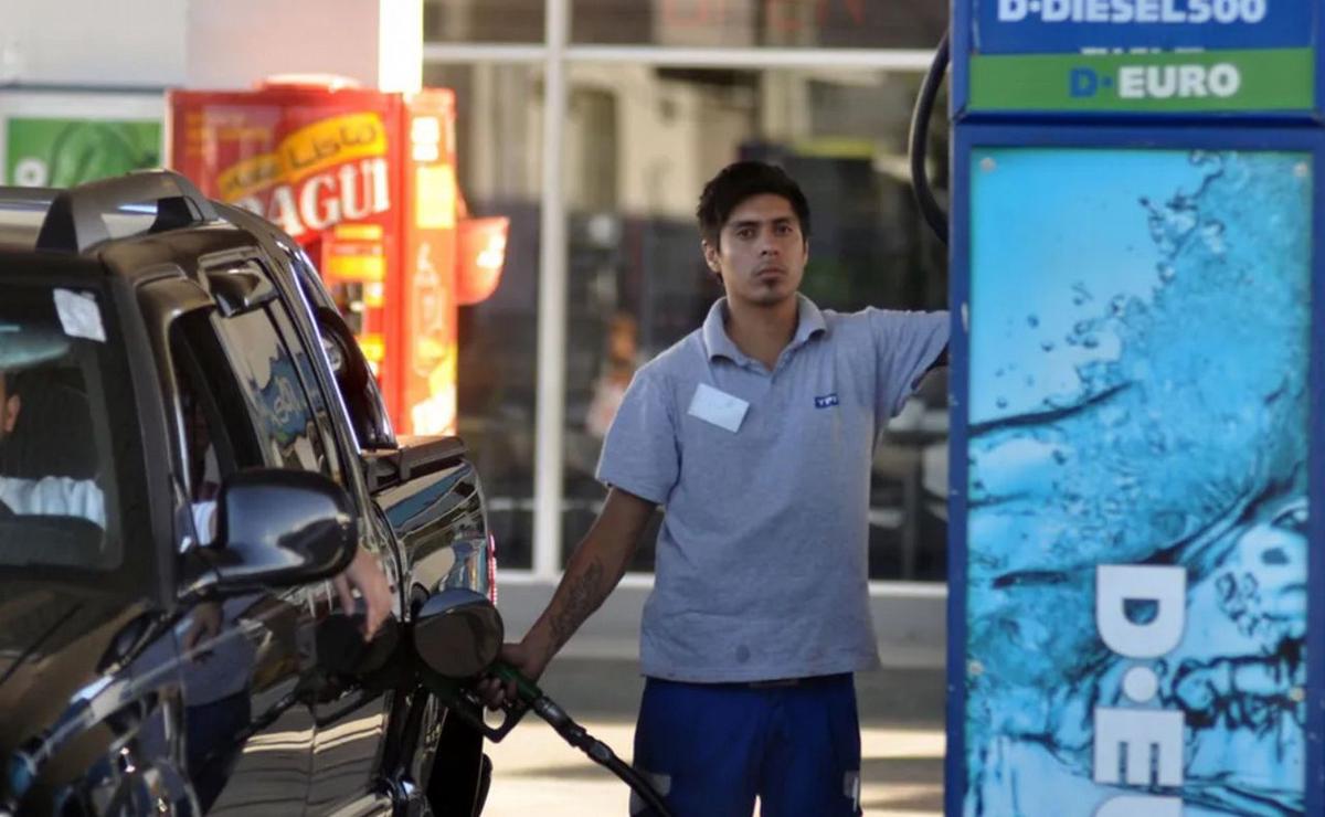 FOTO: Estacioneros se oponen al autodespacho de combustible.