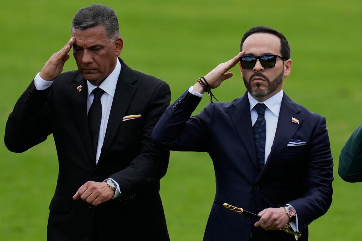 Gobierno colombiano defiende bombardeo a disidencias de las FARC en el que murieron tres menores