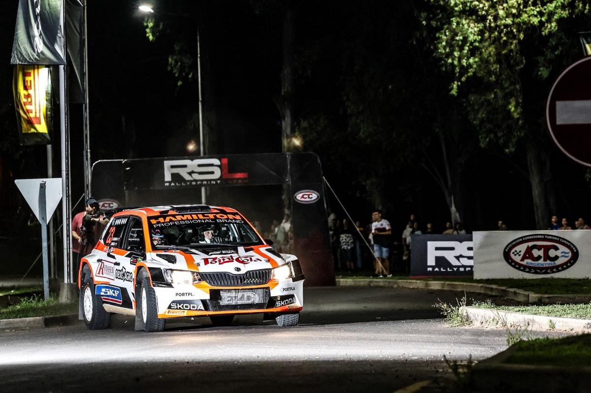 FOTO: ¿Los favoritos? Los campeones argentinos Scuncio-Roman muy fuerte con su Skoda Fabia