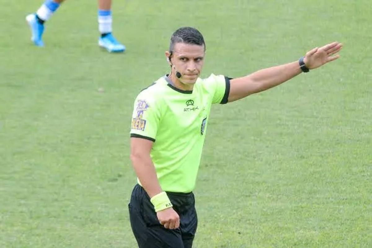 Andrés Gariano, el árbitro de la polémica en Tigre-River. Foto: Agencia NA.
