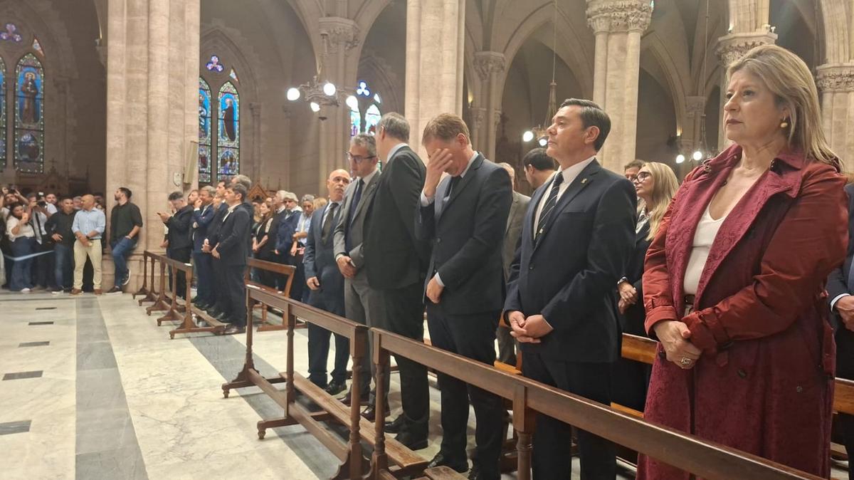 Adorni y Kicillof coincidieron en Luján en la misa por el papa Francisco.