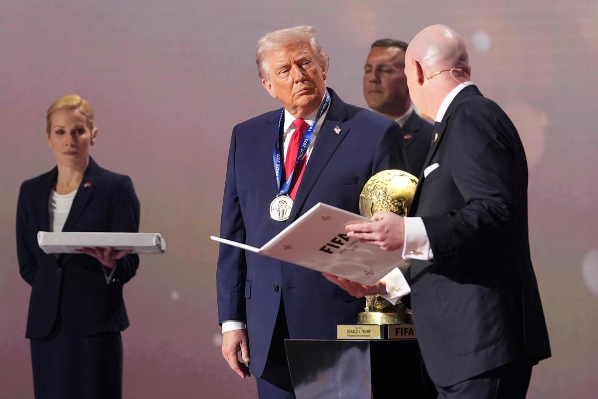 FIFA otorga a Donald Trump un premio de la paz, alejándose de su enfoque tradicional en el deporte