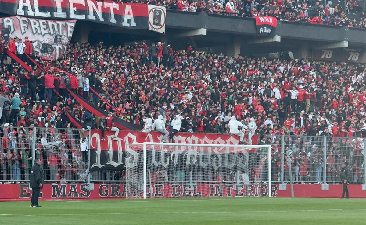 Banderazo en Newell's a dos días del clásico y con la ilusión intacta.