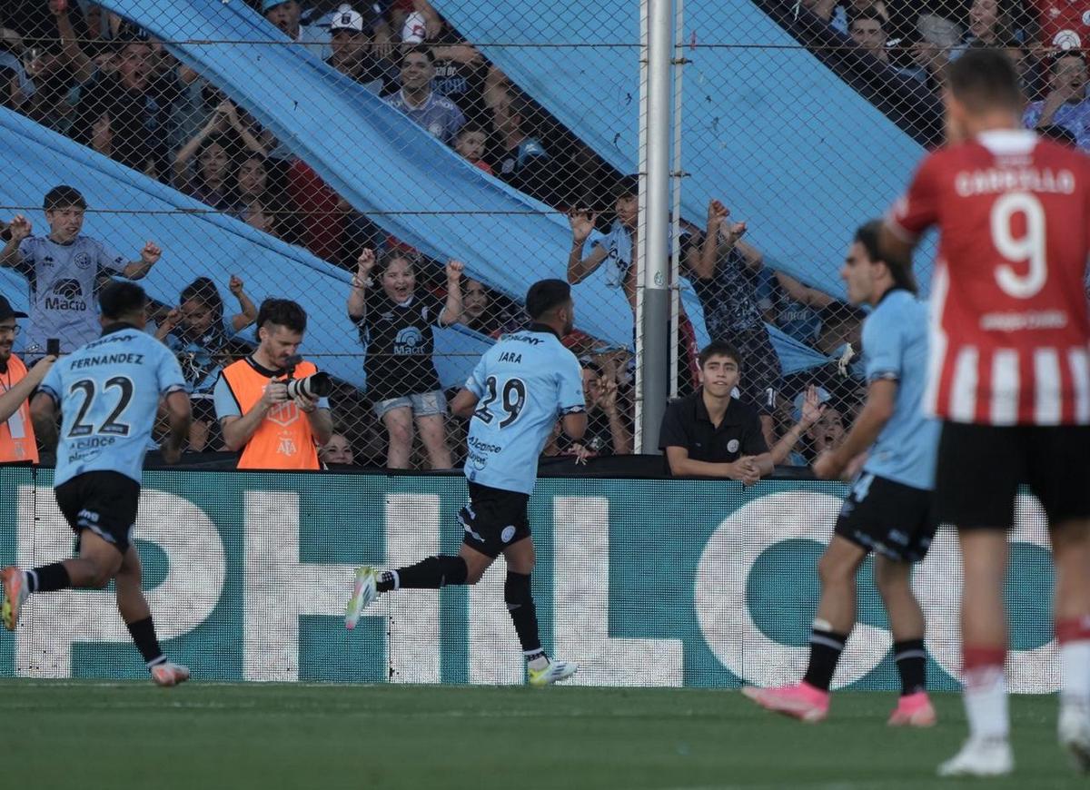 FOTO: Belgrano se despide de su hinchada ante Estudiantes. 