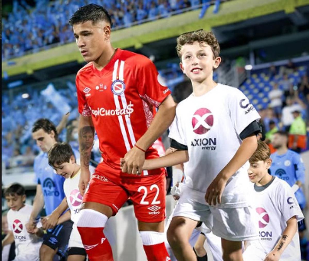 Leandro Lozano, lateral derecho. (@AAAJOficial)