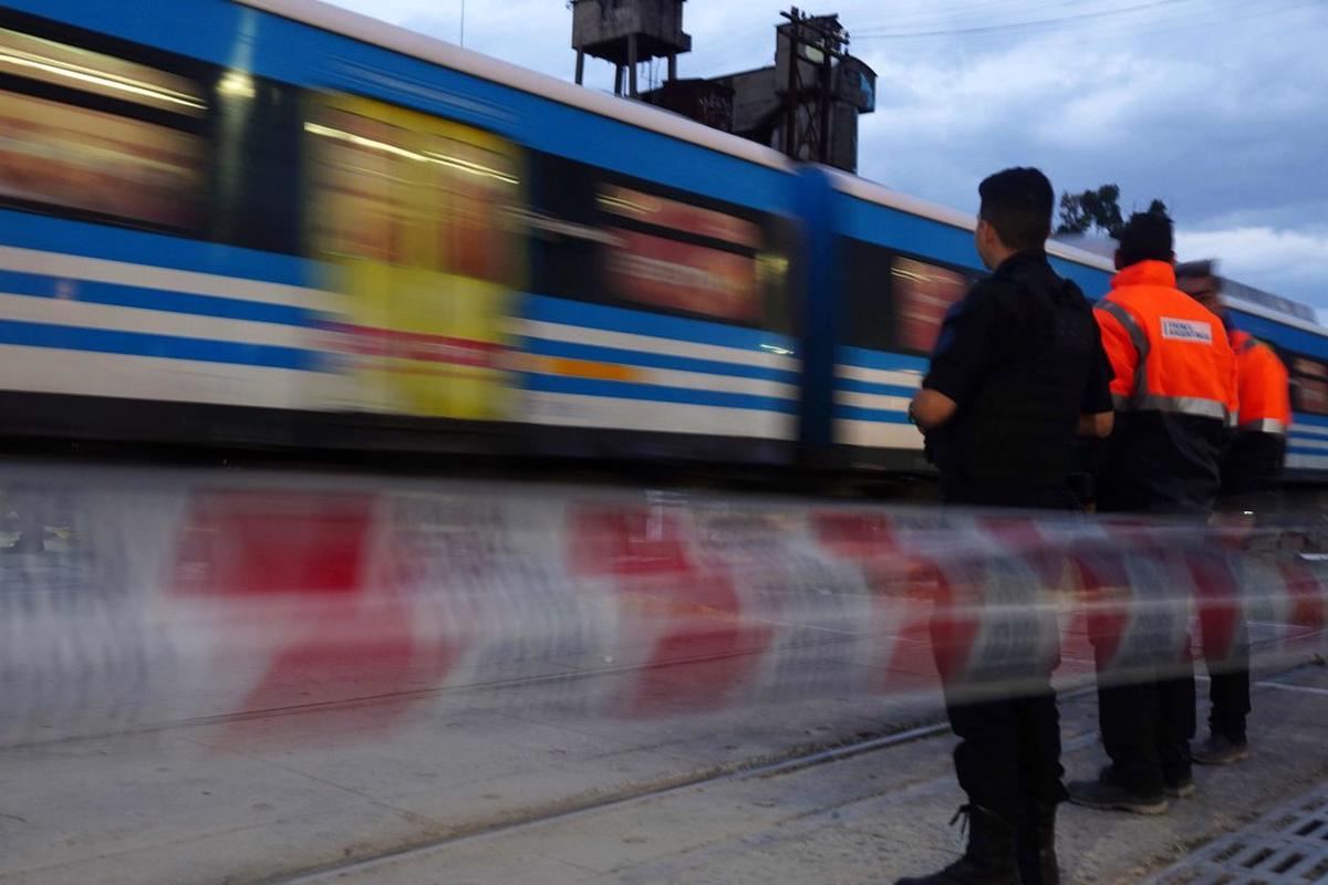 Tragedia en Flores: mujer fallece tras ser arrollada por tren Sarmiento
