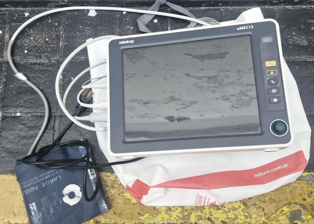 Detienen a ladrón de monitores robados en el Hospital Fernández tras una compra controlada