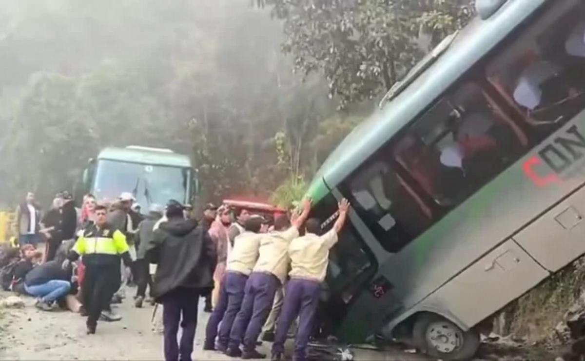 FOTO: Un colectivo cayó en Machu Picchu: hay dos argentinos heridos (Foto: NA).