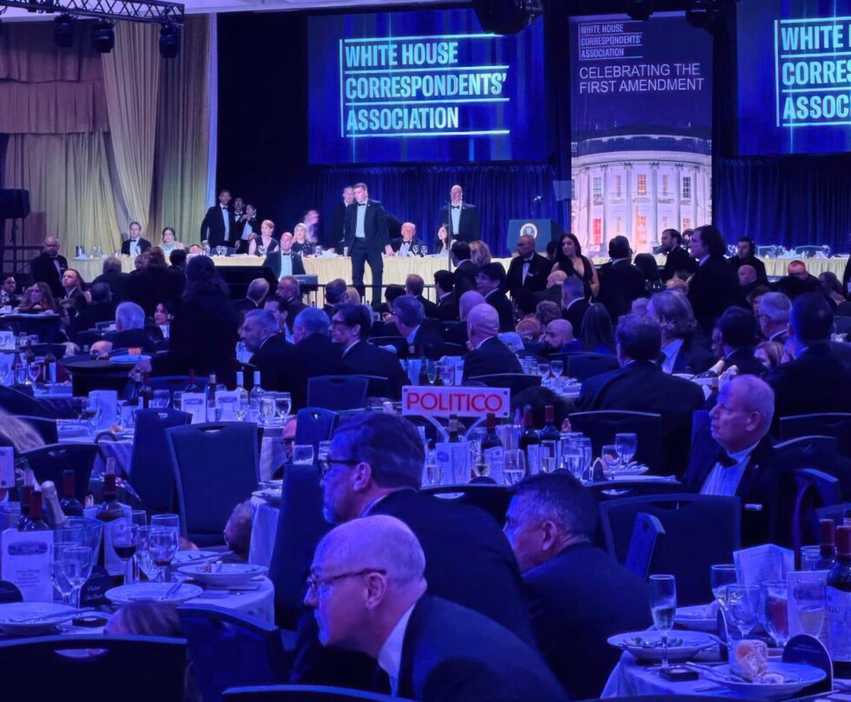 El show continúa: cena de corresponsales de la Casa Blanca pasa a julio; irá Trump