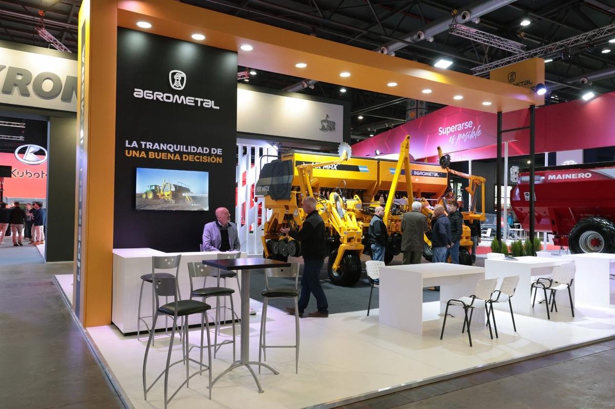 La fabricante de sembradoras montó un stand en el Pabellón Azul de la Rural
