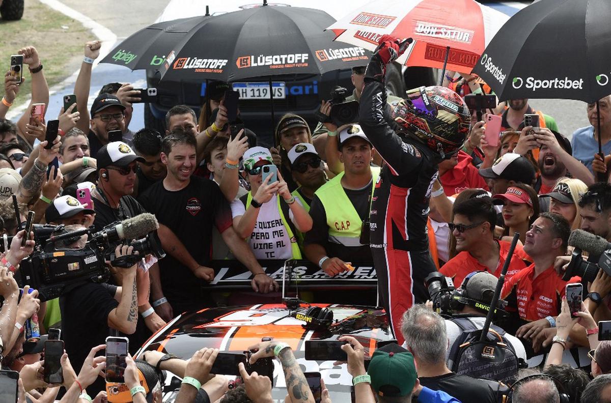 Canapino mira al cielo agradeciendo otro título de TC, el quinto