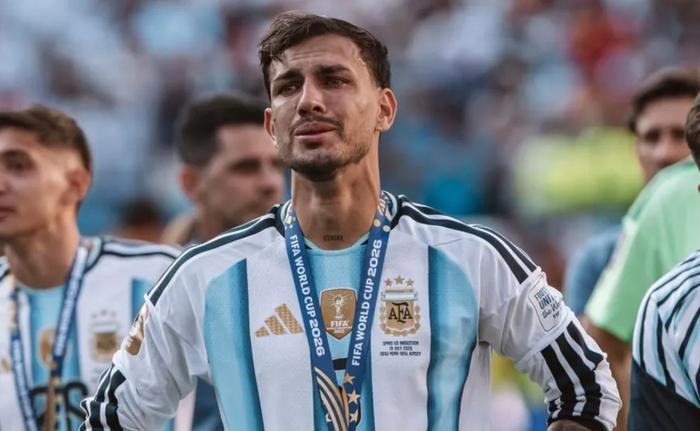 Viernes negro para Leandro Paredes: baja en el clásico con Racing y durísima sanción de la FIFA