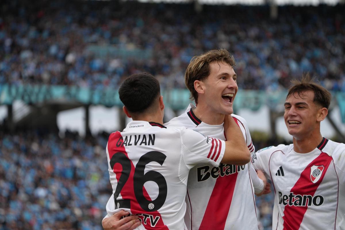 Facundo Colidio celebra el primer gol de River. (Foto: Daniel Cáceres/C3)