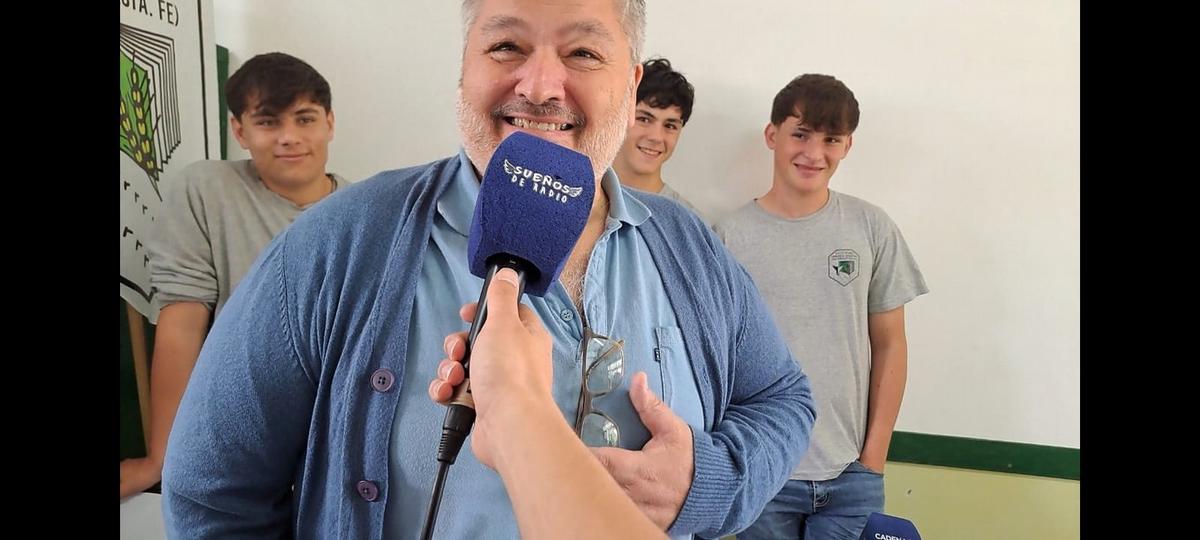 El profesor, Sergio Fabris, se emocionó con sus alumnos.