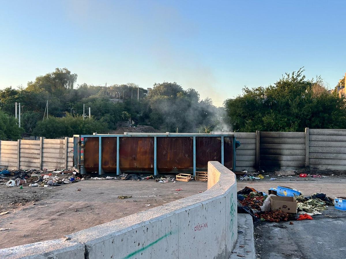 Basural a cielo abierto e incendios en Villa Urquiza. (Lucía González/Cadena 3)
