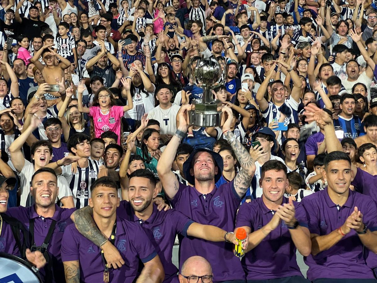 FOTO: Todo es alegría en Talleres por el título de la Supercopa Internacional. 