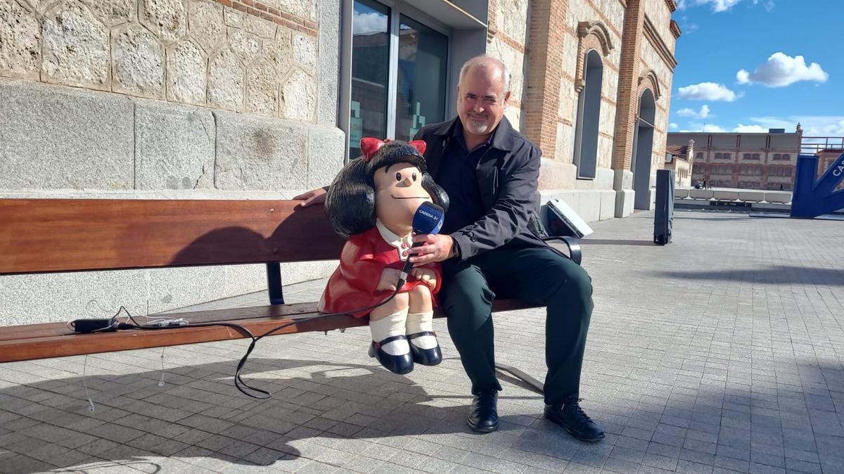 FOTO: La escultura de Mafalda ya se luce en Madrid.