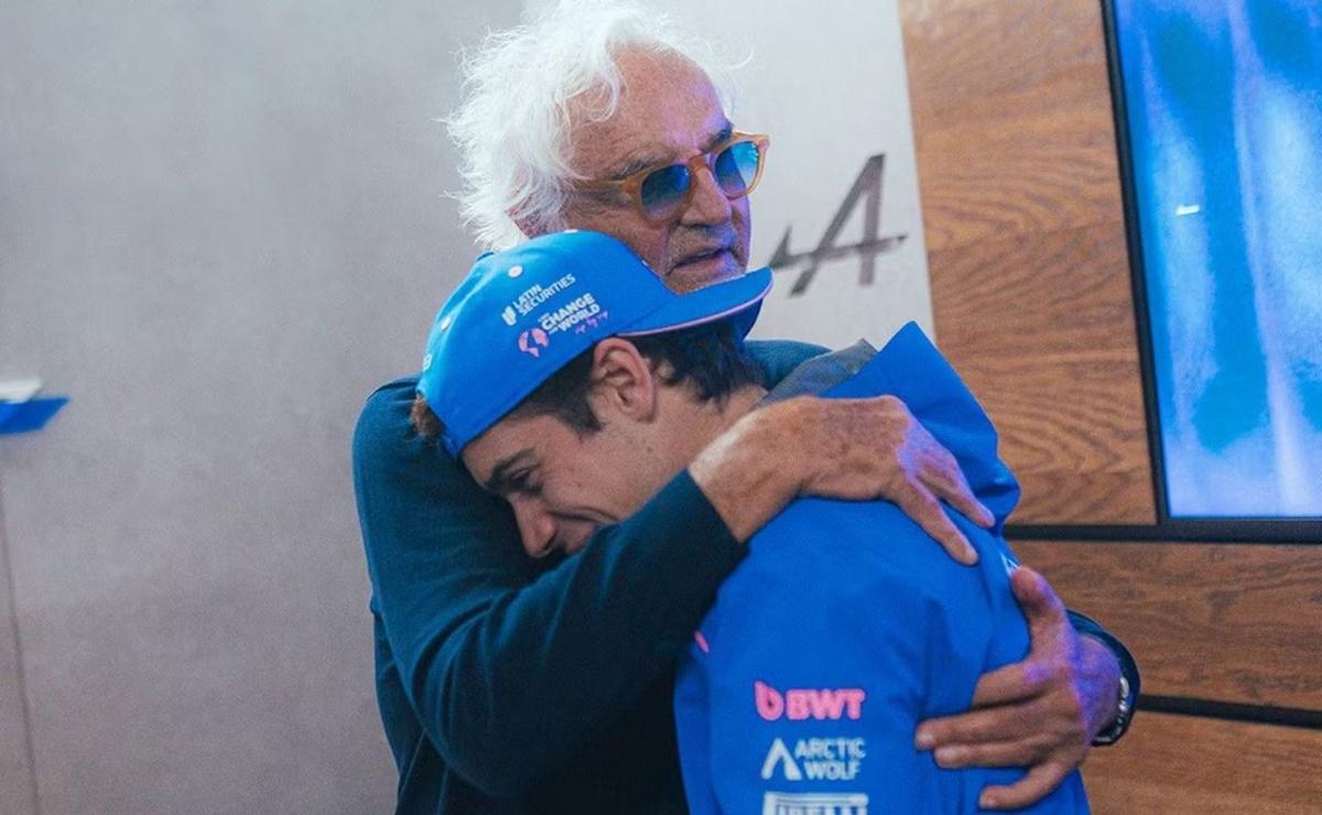 El abrazo entre Briatore y Colapinto.