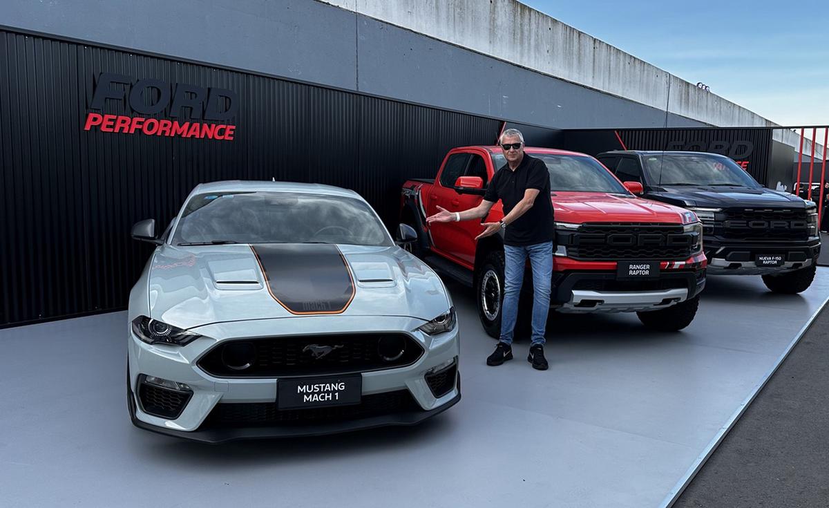 FOTO: Cadena3 en los "60 años de Mustang", un ícono de Ford