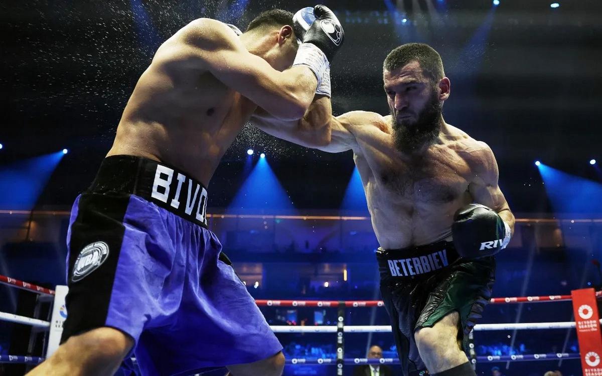 FOTO: Artur Beterbiev es campeón absoluto (Foto: NotiFight)