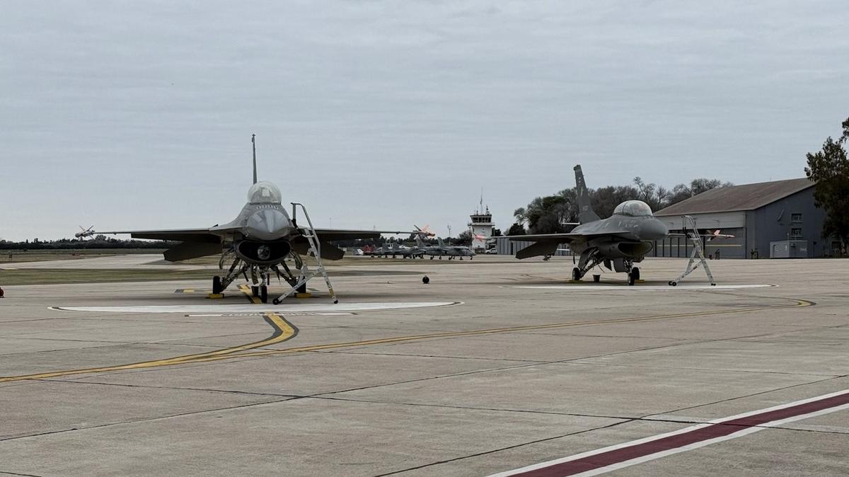 Fuerza Aérea certifica a sus primeros aviadores en el emblemático