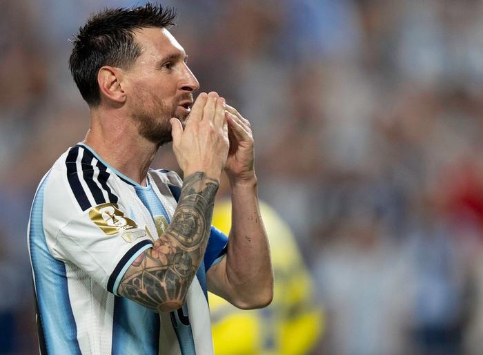 Mundial 2026: los parches que lució Messi en su debut ante Argelia
