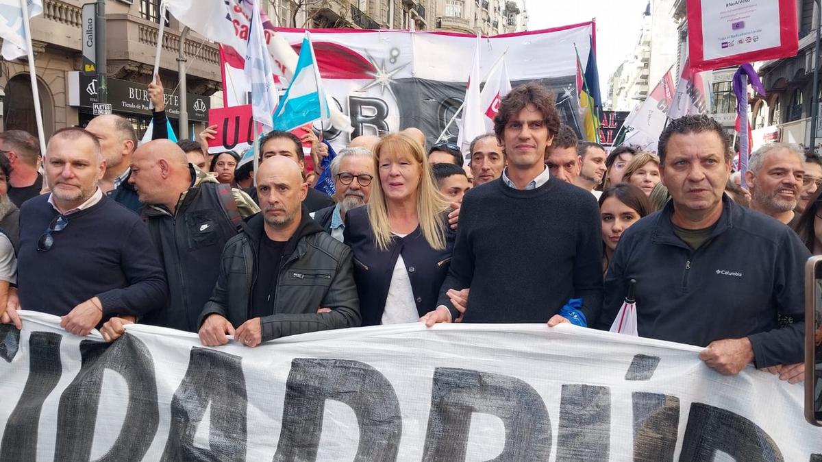 FOTO: Figuras de la oposición acompañaron la marcha