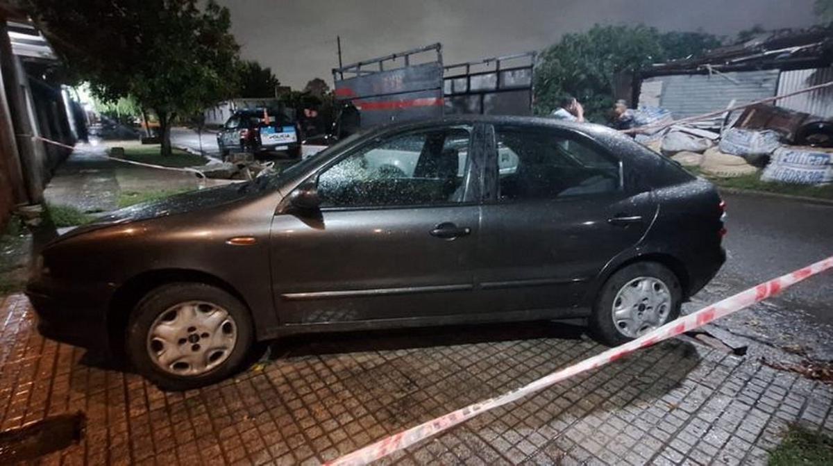 Vehículo en el que se habría desplazado el sospechoso: un Fiat Brava negro.