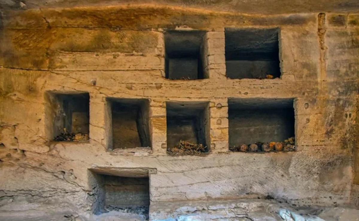 Descubrieron 18 nuevas tumbas en Egipto con lenguas de oro y un sarcófago.
