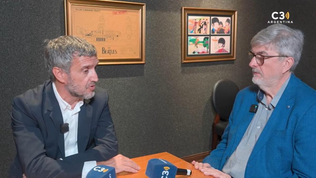 El director del Grupo Vocento, Fernando Belzunce, fue entrevistado por Sergio Suppo en Rosario.