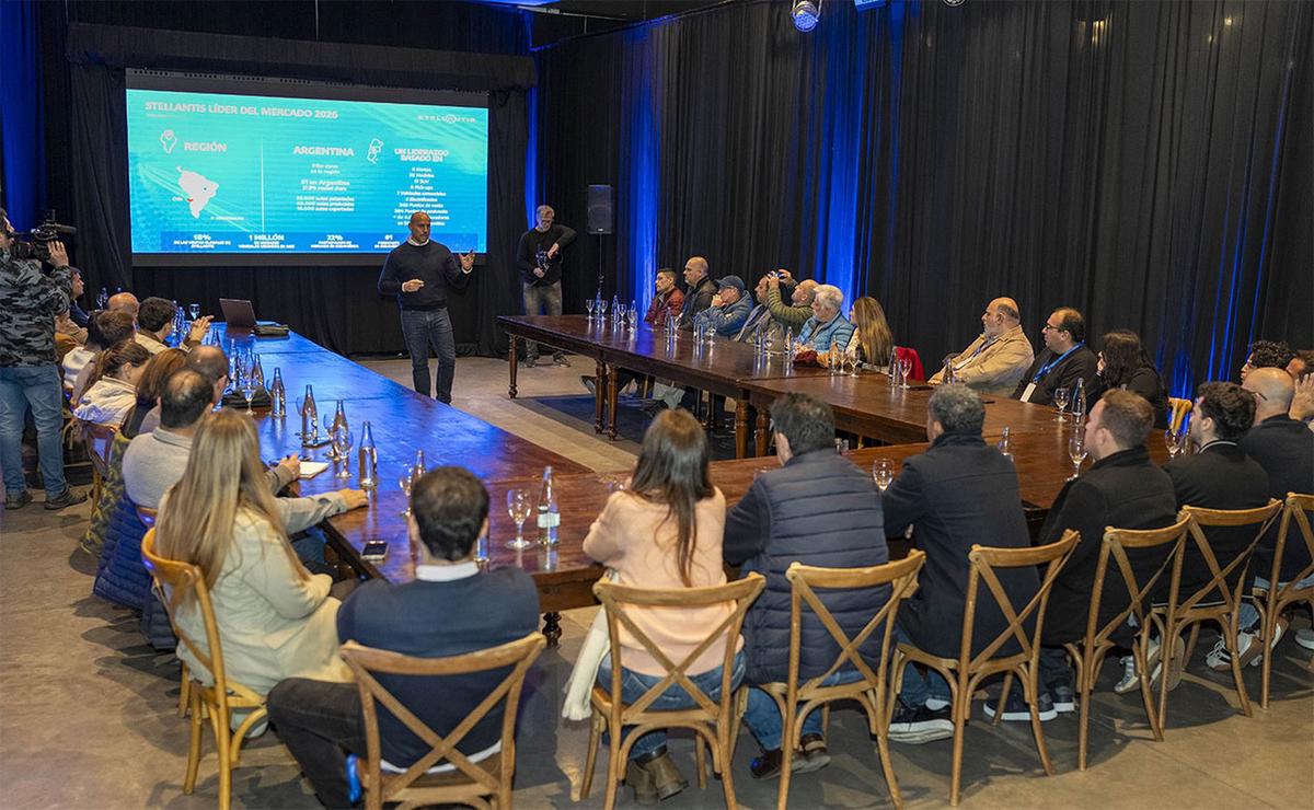 Rosario: directivos de Stellantis Argentina trazaron presente y futuro en el país.