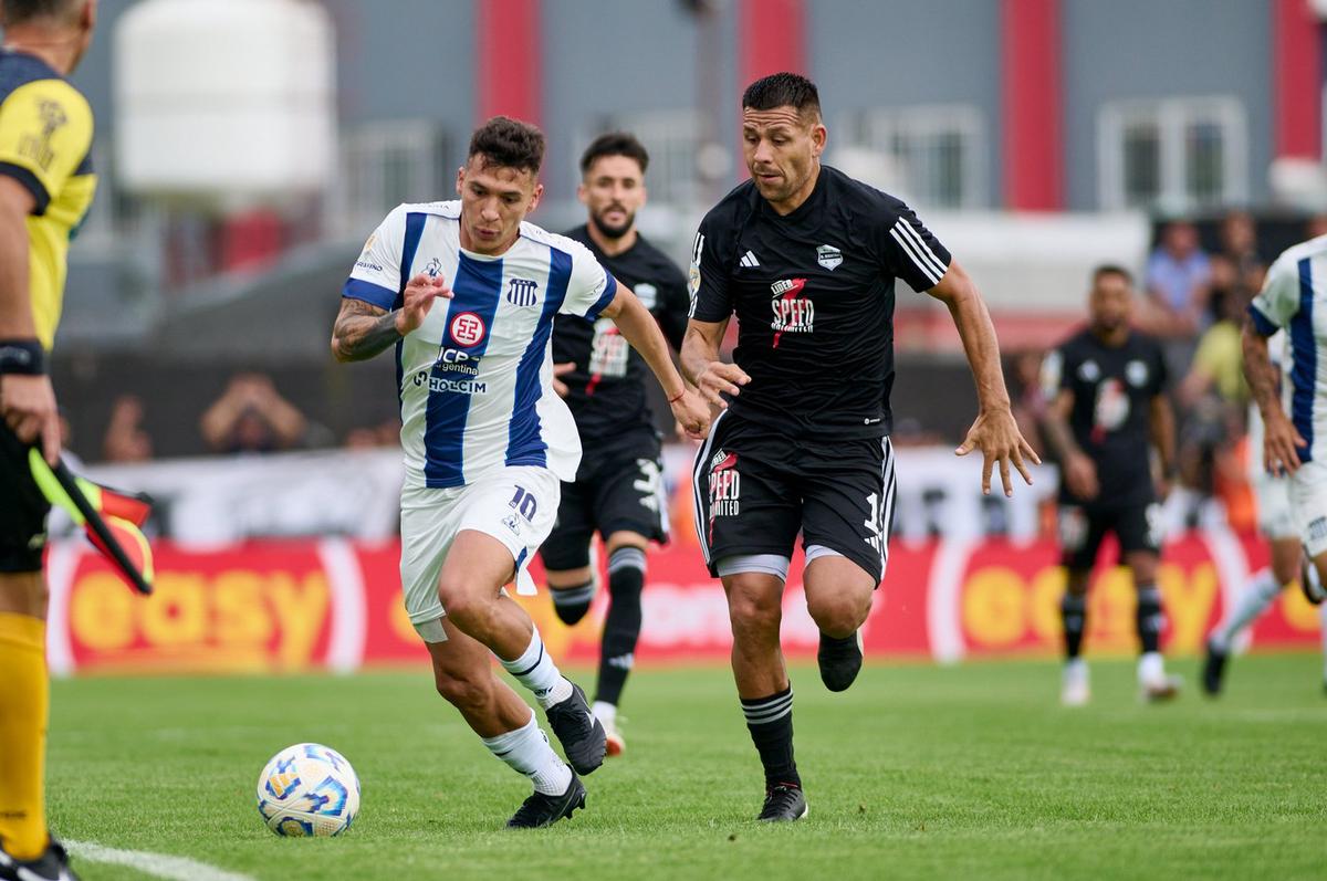 FOTO: Talleres visita a Riestra por la LPF