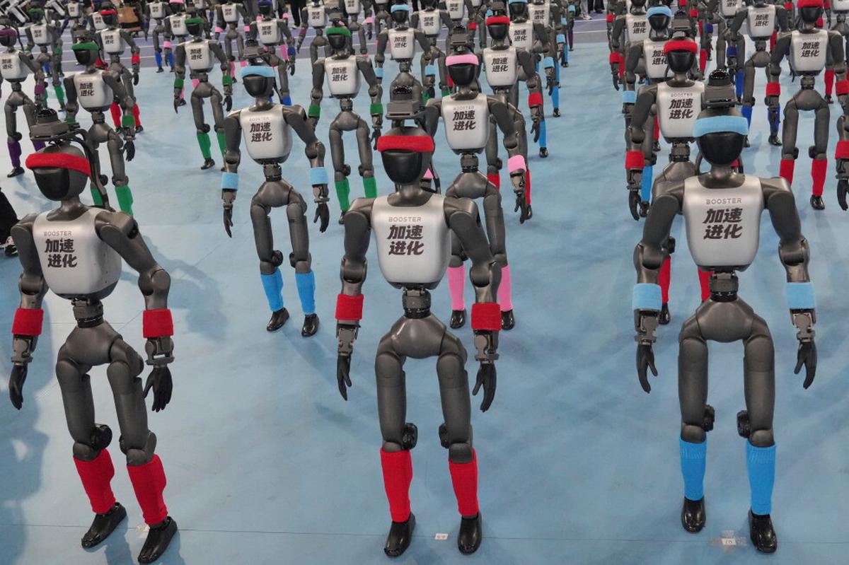 Robots humanoides chinos baten récords humanos en juegos de Beijing