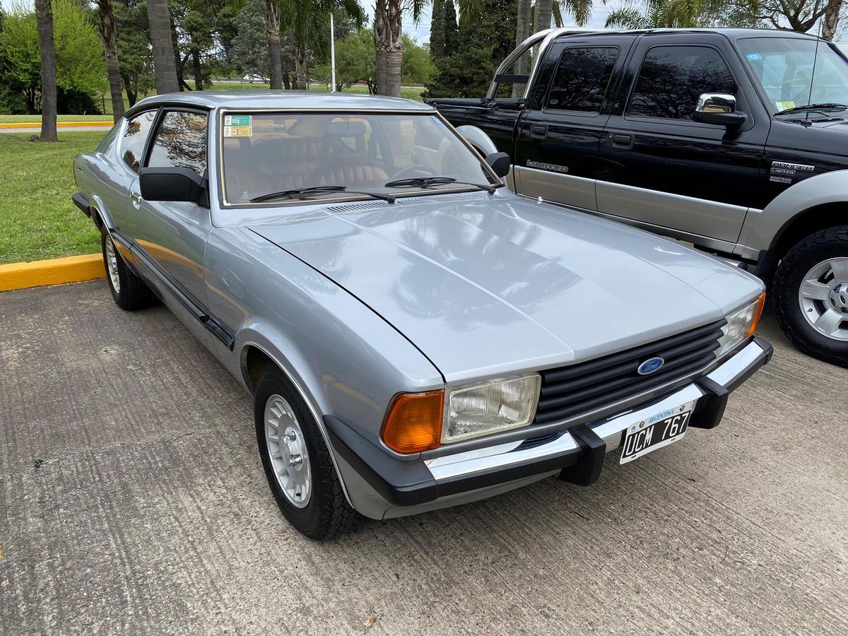 Con una colección de autos antiguos, Ford celebró 65 años de su planta en Pacheco.