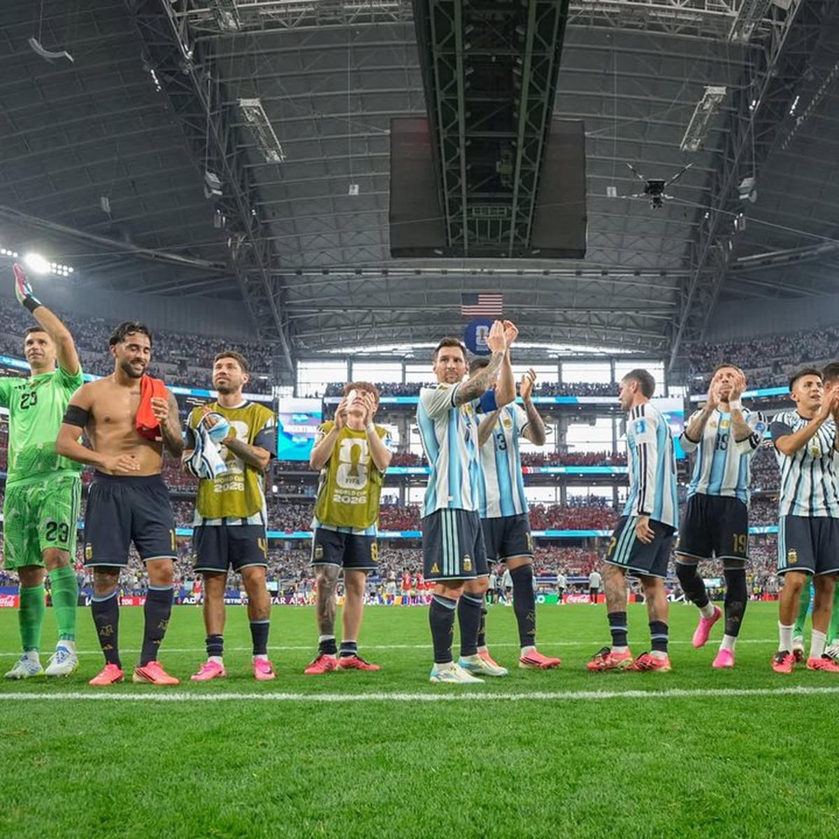 La Selección argentina celebra su triunfo.