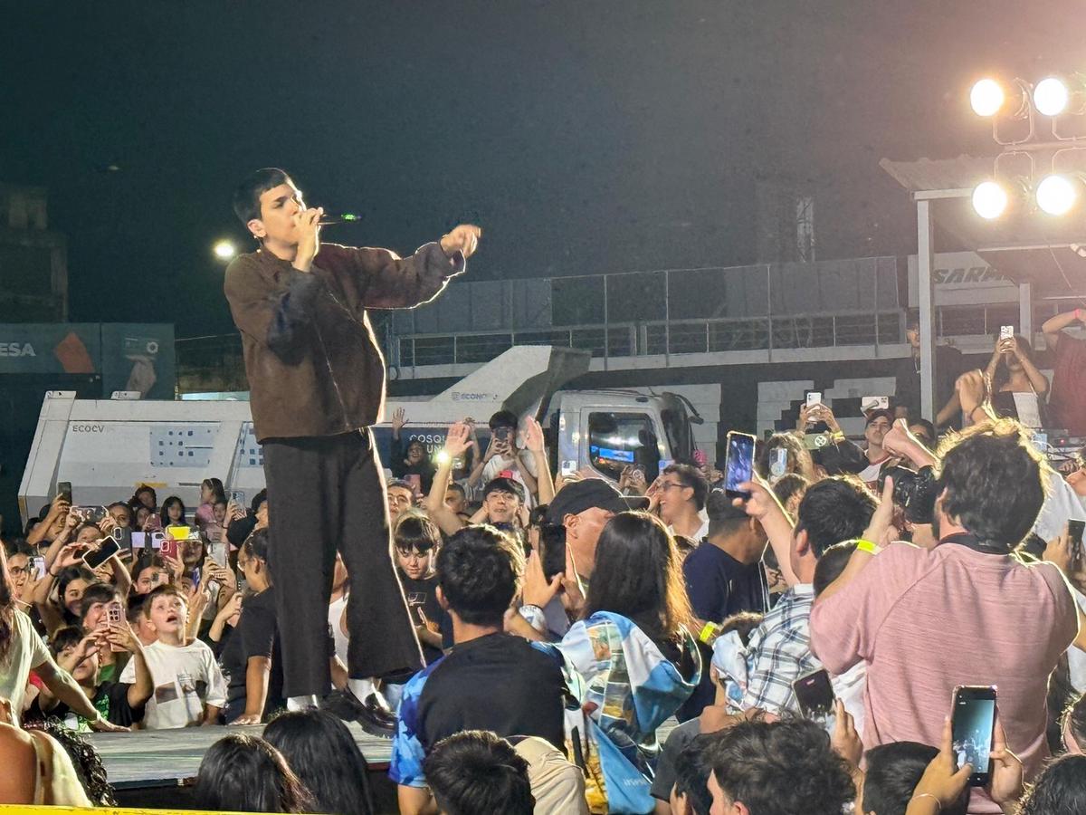 Milo J en un show íntimo en Cosquín. (Foto: Daniel Cáceres).