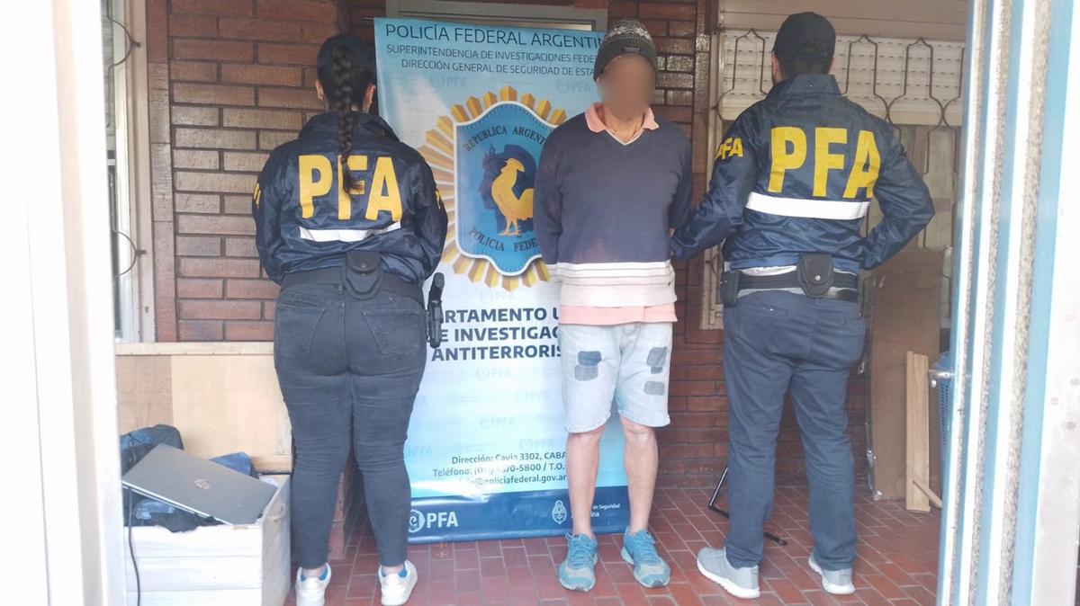 FOTO: Detuvieron a un hombre por amenazas e intimidación pública al presidente