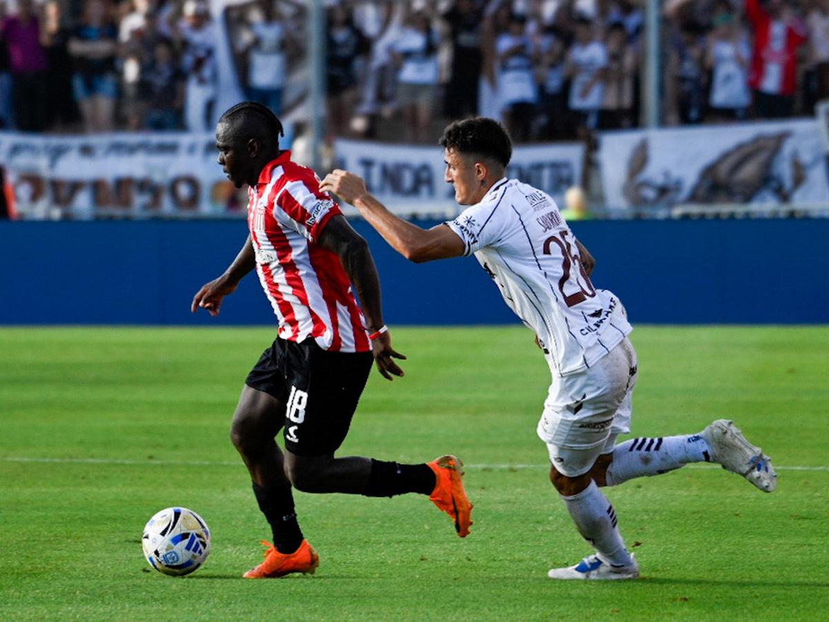 Estudiantes y Platense se enfrentan en San Nicolás. (Foto: EDELP)