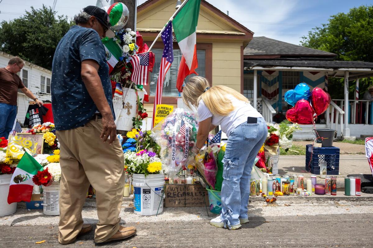 Lloran la muerte de un constructor mexicano baleado por un agente del ICE en Houston